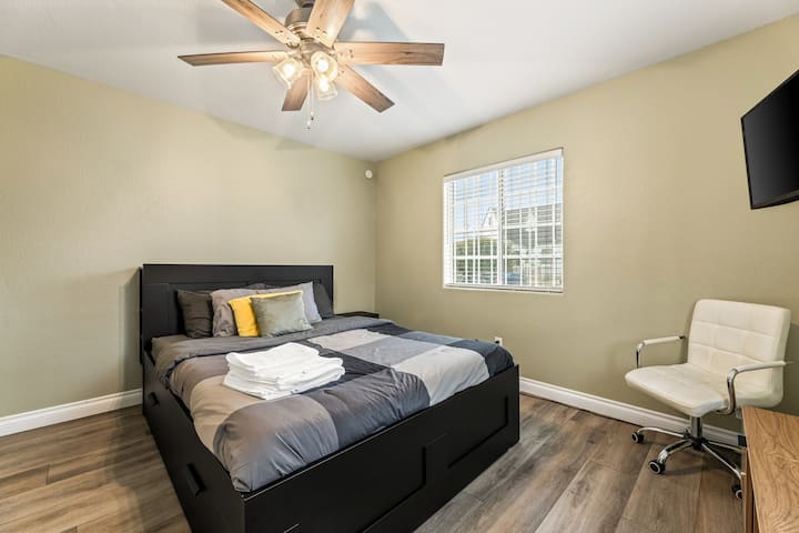 Modern 3br Home | Near Sofi And Vibrant La - Los Angeles, CA