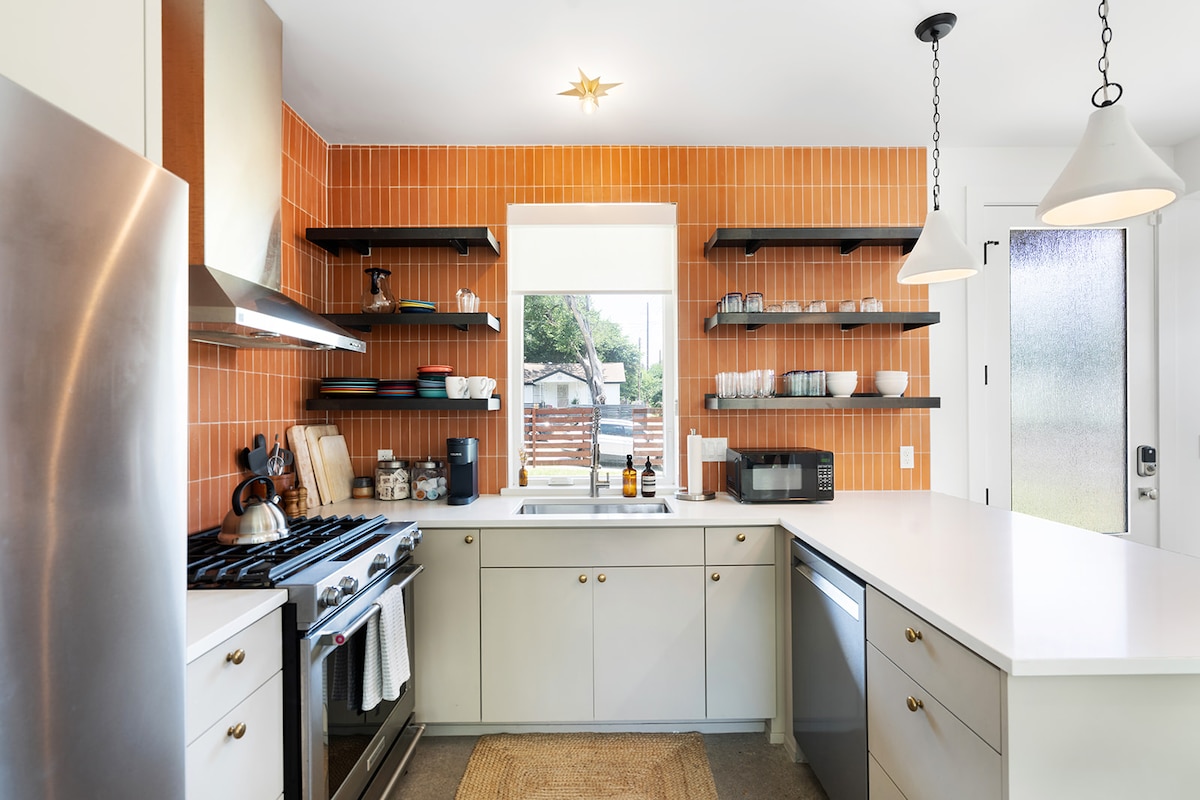 Chalmers Cottage - Designer East Austin 2BD/2.5BA