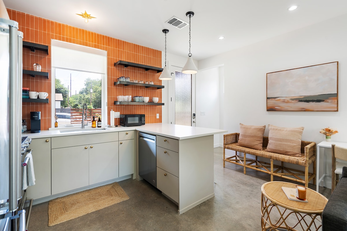 Chalmers Cottage - Designer East Austin 2BD/2.5BA