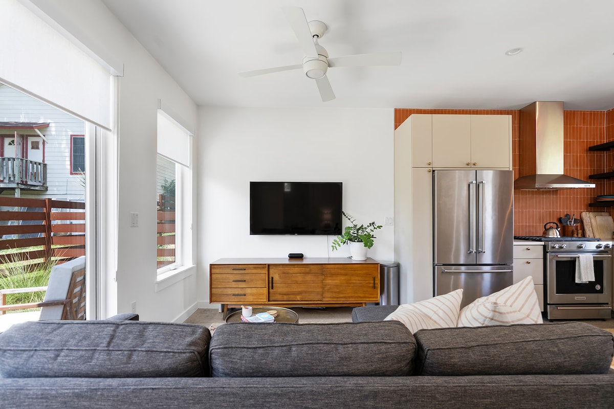 Chalmers Cottage - Designer East Austin 2BD/2.5BA