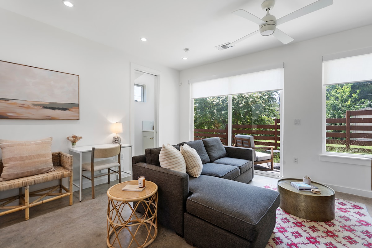Chalmers Cottage - Designer East Austin 2BD/2.5BA