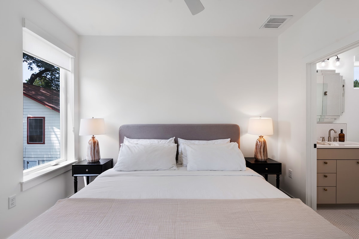 Chalmers Cottage - Designer East Austin 2BD/2.5BA