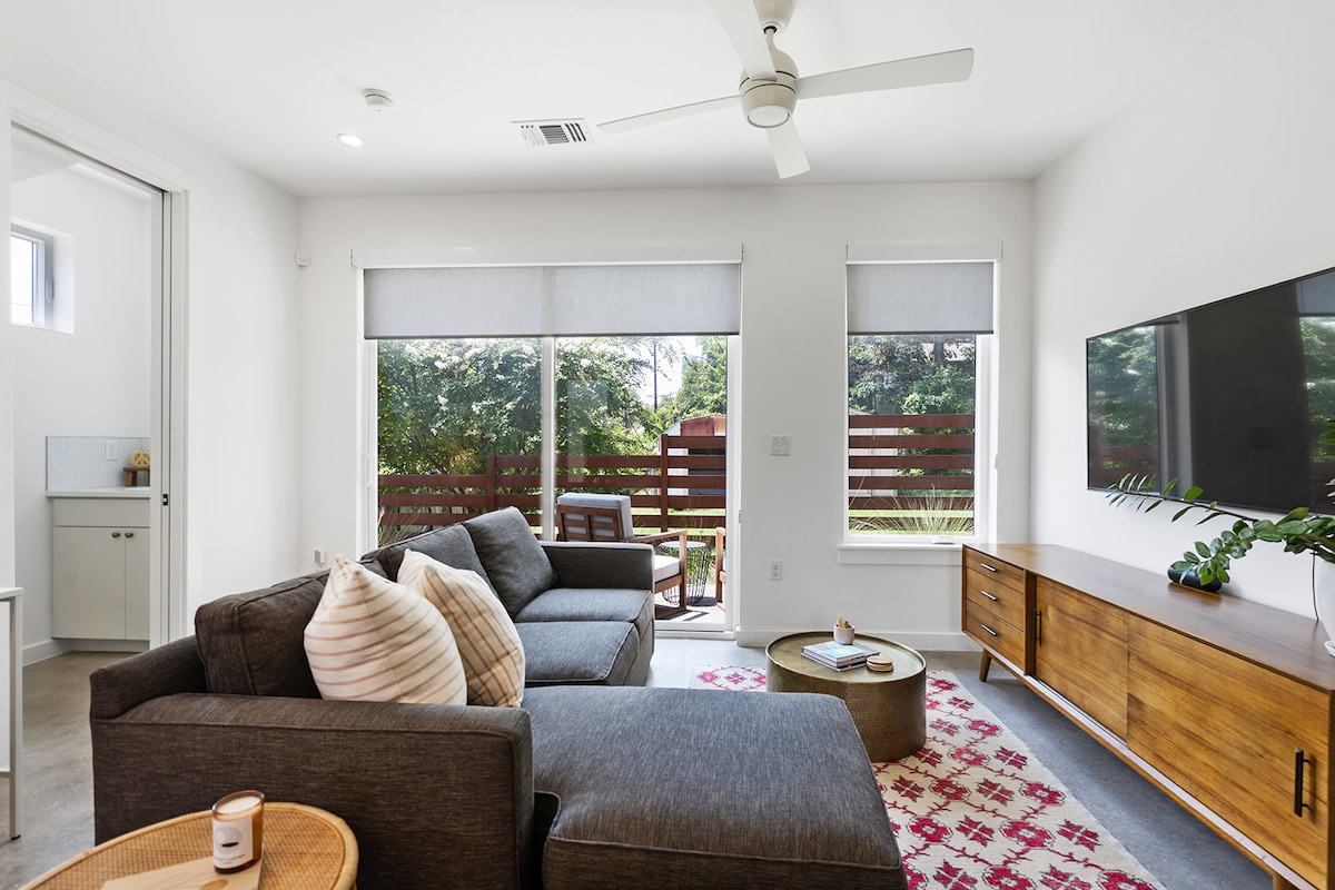 Chalmers Cottage - Designer East Austin 2BD/2.5BA