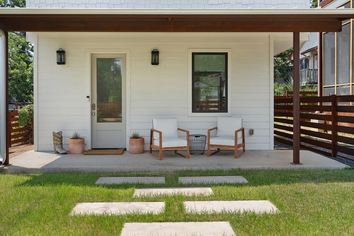 Chalmers Cottage - Designer East Austin 2BD/2.5BA