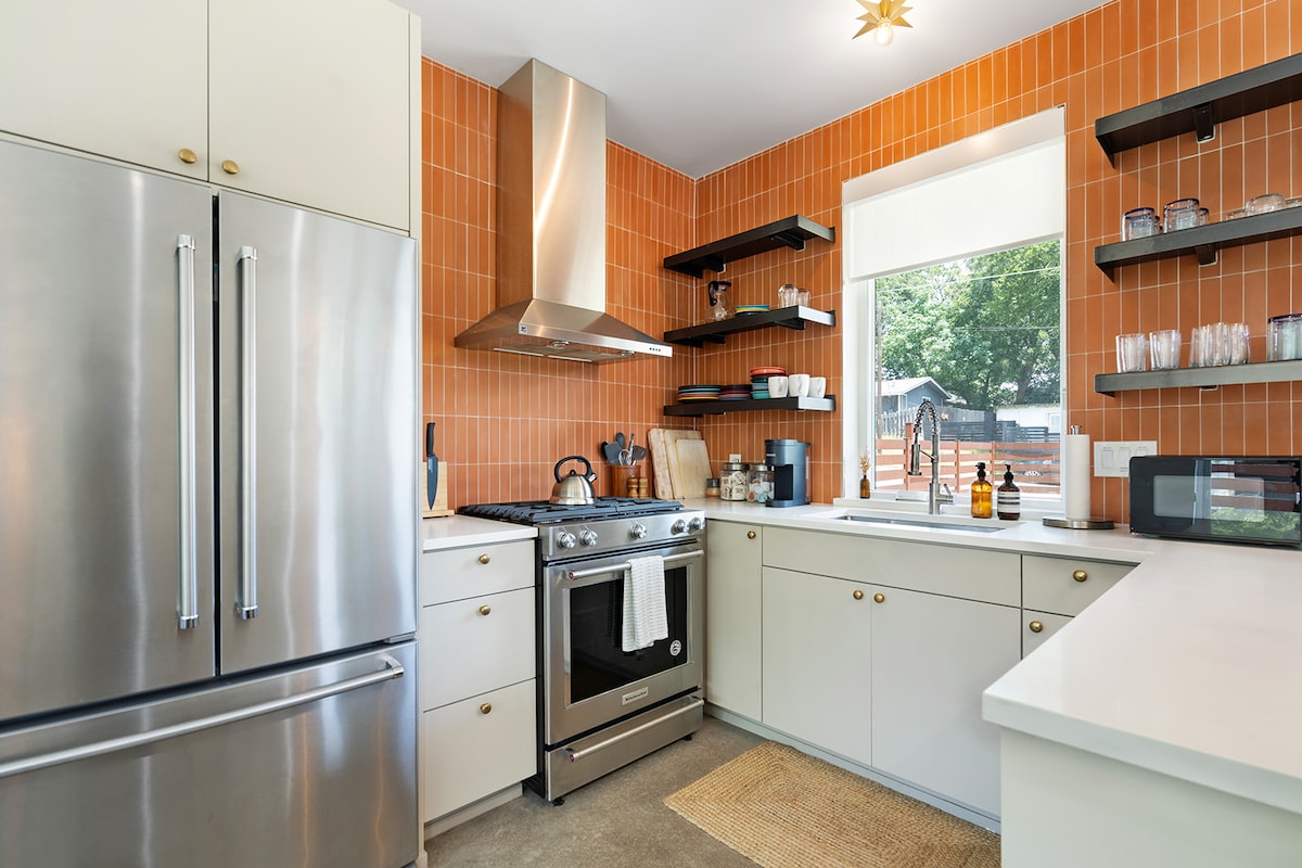 Chalmers Cottage - Designer East Austin 2BD/2.5BA