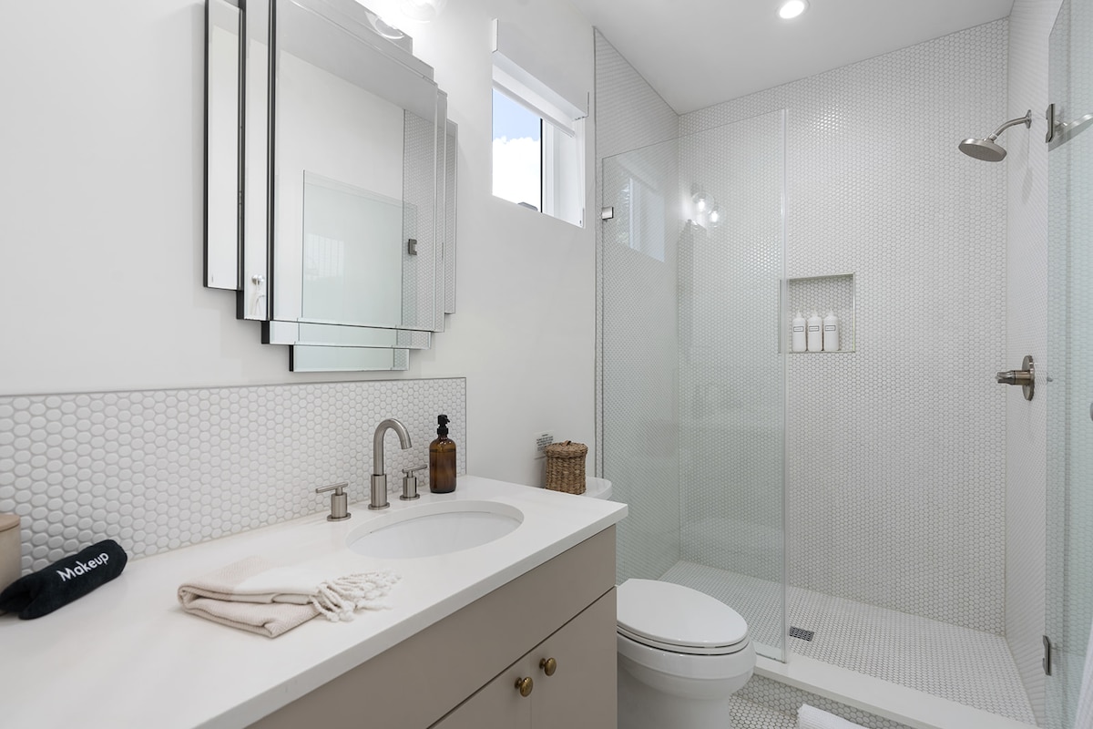 Chalmers Cottage - Designer East Austin 2BD/2.5BA