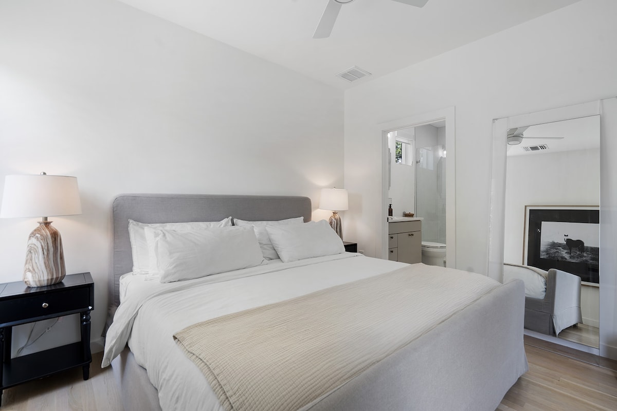 Chalmers Cottage - Designer East Austin 2BD/2.5BA