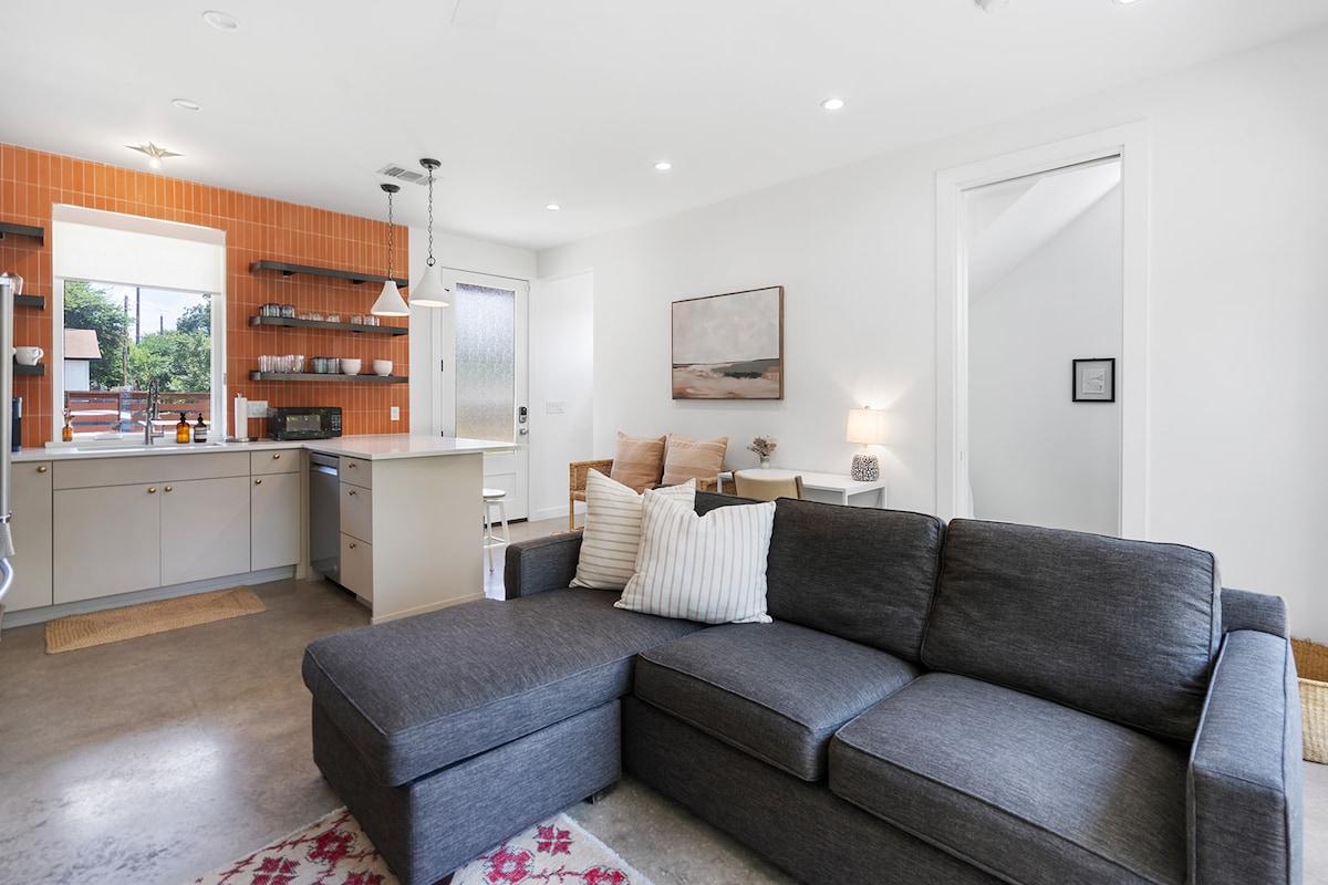 Chalmers Cottage - Designer East Austin 2BD/2.5BA