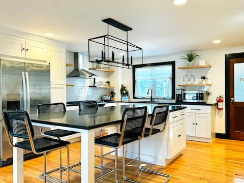 2BR/2BA - Huge Patio |Private Parking- EWR 15 mins