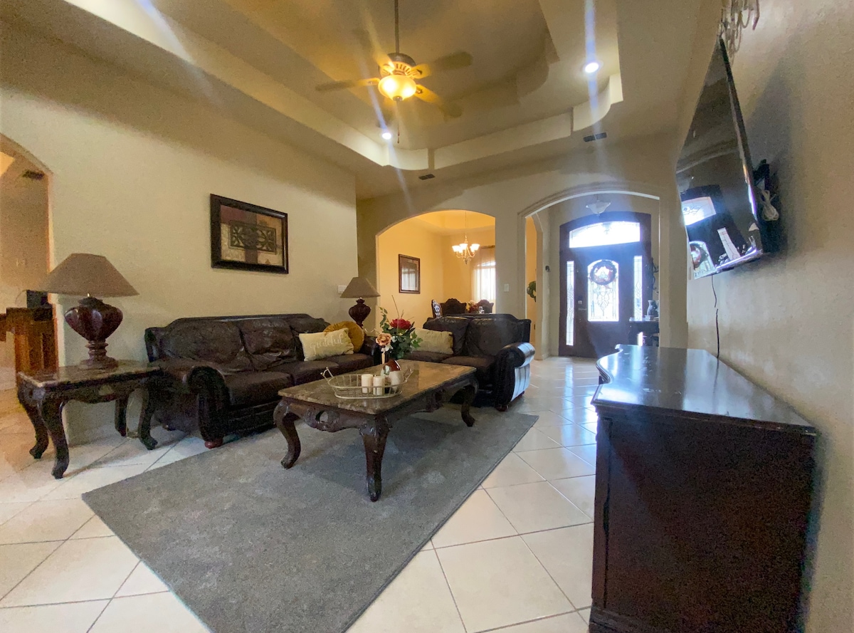 Popular Airbnb listing: Comfortable and cozy lodging in an accessible area in Pharr