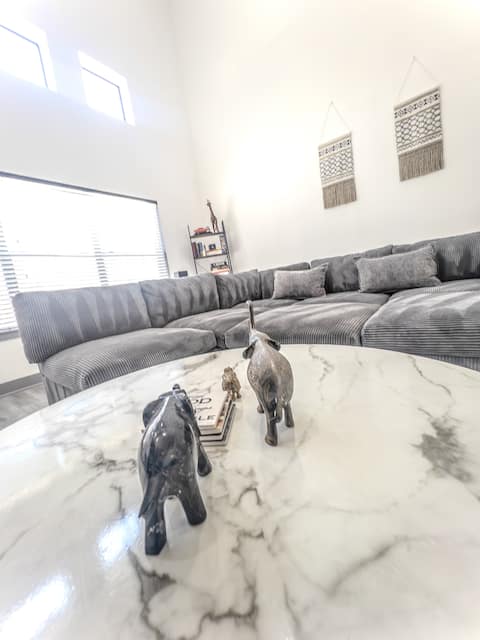 Successful Airbnb property: Luxury Home-near NRG, MedCenter, TMC & Uptown in Willow Meadows / Willowbend Area