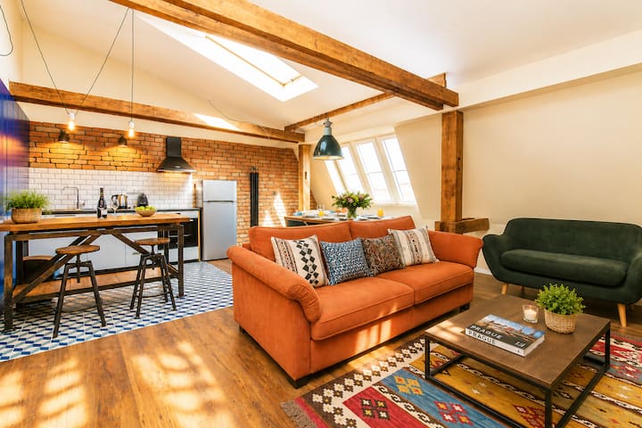 Charles Bridge Loft Residence W/mobile Aircon - Praga