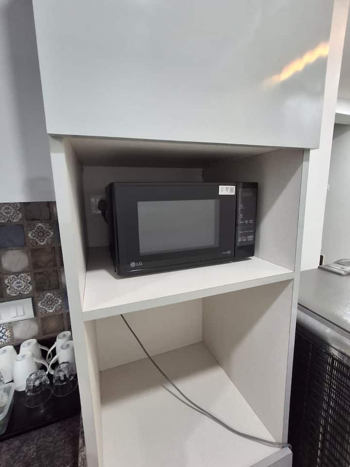 Full kitchen image 2