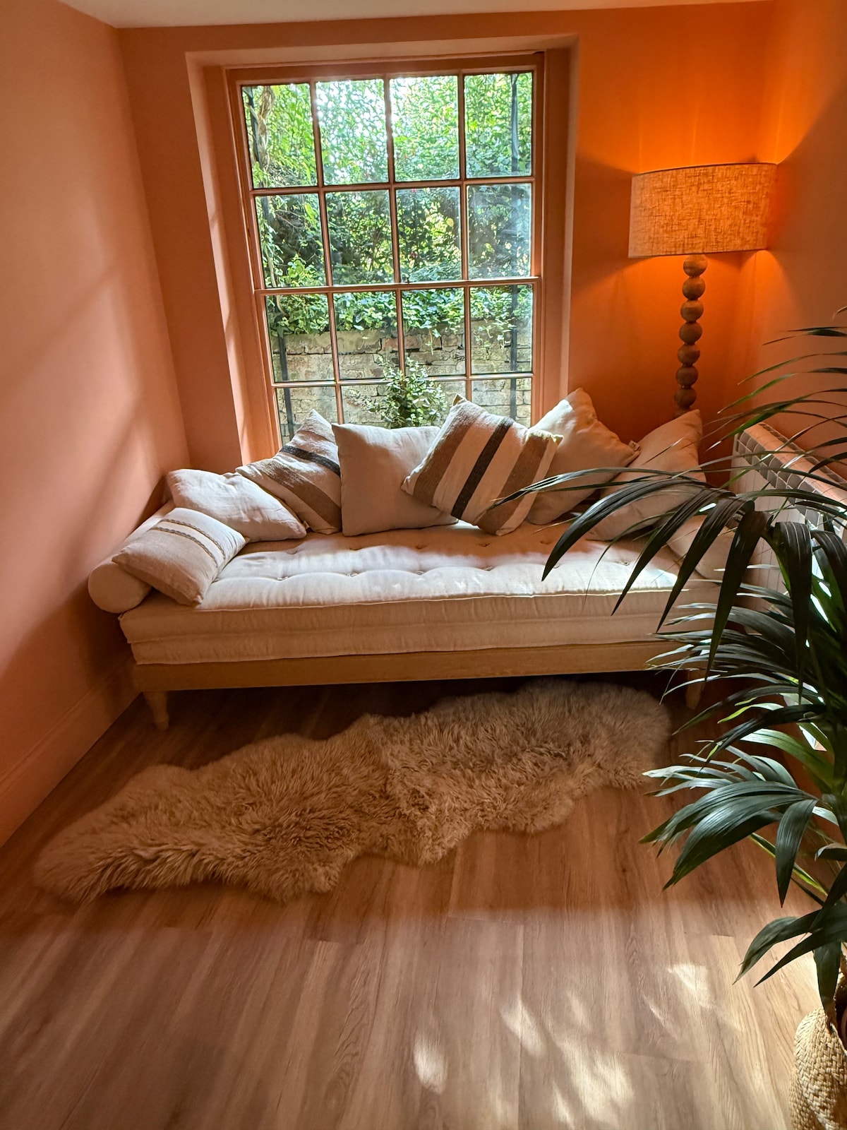 Popular Airbnb listing: Quirky nook in Cheltenham centre in Leckhampton With Warden Hill