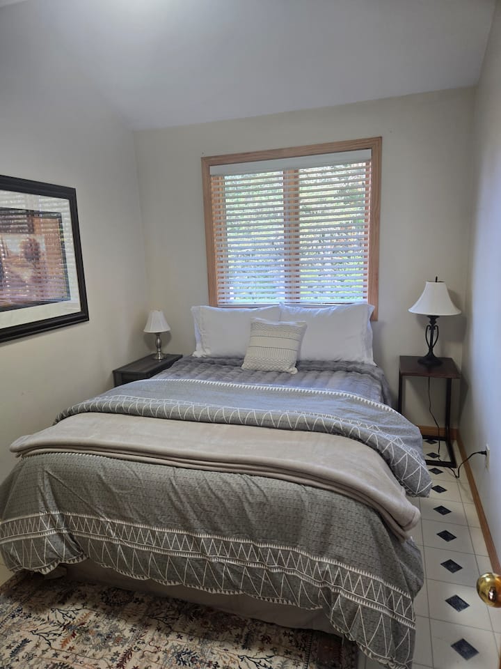 საძინებელი 1