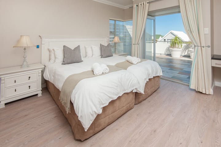 Spatalla Holiday Homes - Room 4 - Kleinmond