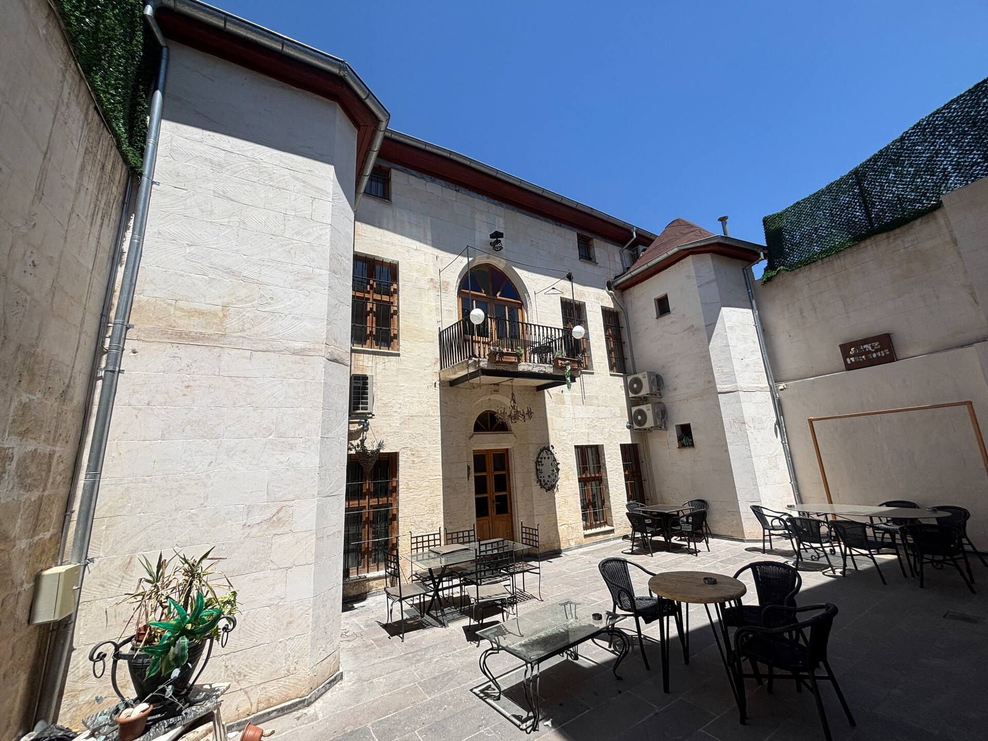 130-Year-Old Stone Mansion - Mine Guest House
