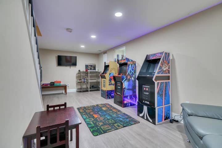 Gameroom | 10 Beds | Extremely Clean - 볼티모어