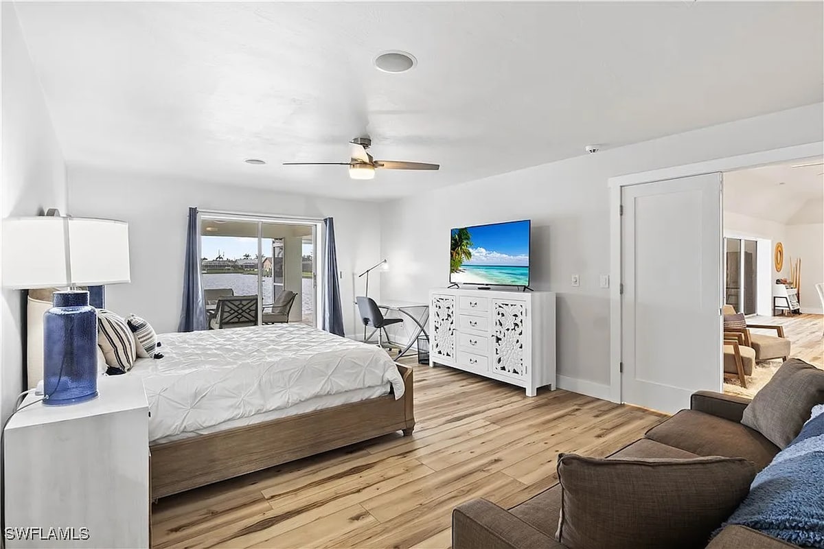 Просторен брачен апартман со дополнителен кауч на извлекување — приватно место за одмор со удобност и флексибилност.