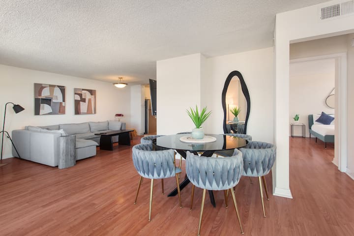 Top-Floor Marina Escape | 3BR Penthouse Ocean View gallery image 3