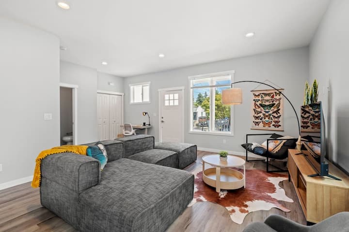 Stylish 4br Loft | Museum Of Glass + Gazebo - Tacoma, WA