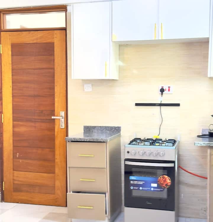 Cute Studio Walking Distance To City Mall With Ac - Mombasa
