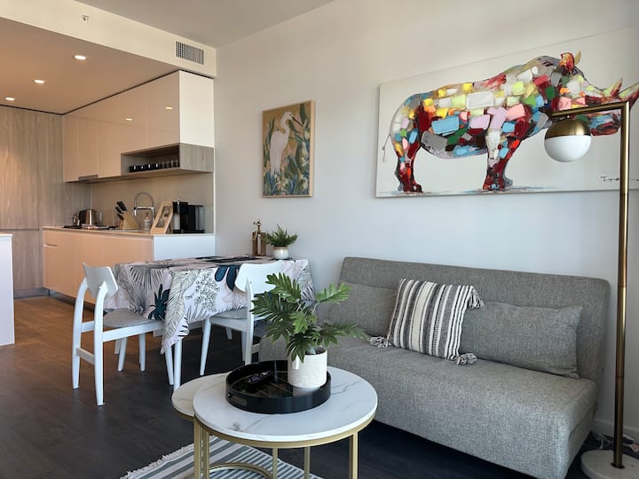 Ph/  Lovely Away Home 1b1b-3# In Downtown Rmd - Richmond, BC, Canada