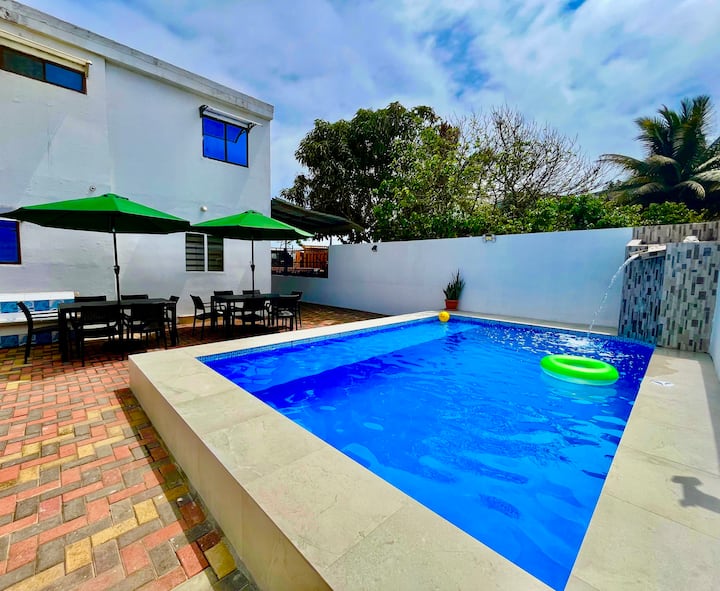 House with pool and barbecue area, close to the sea