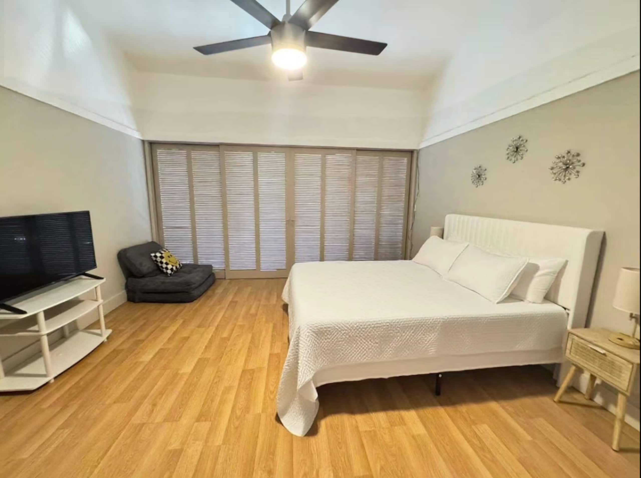 5Hilo Sunshine Rental Downtown, Pool, Self Check-In - Photo 1