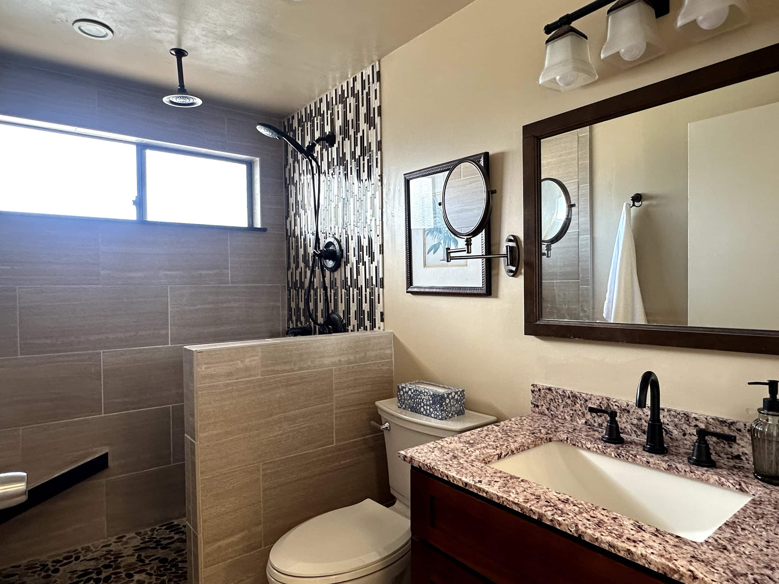 Top floor ocean view condo in the heart of Kona - Image 20