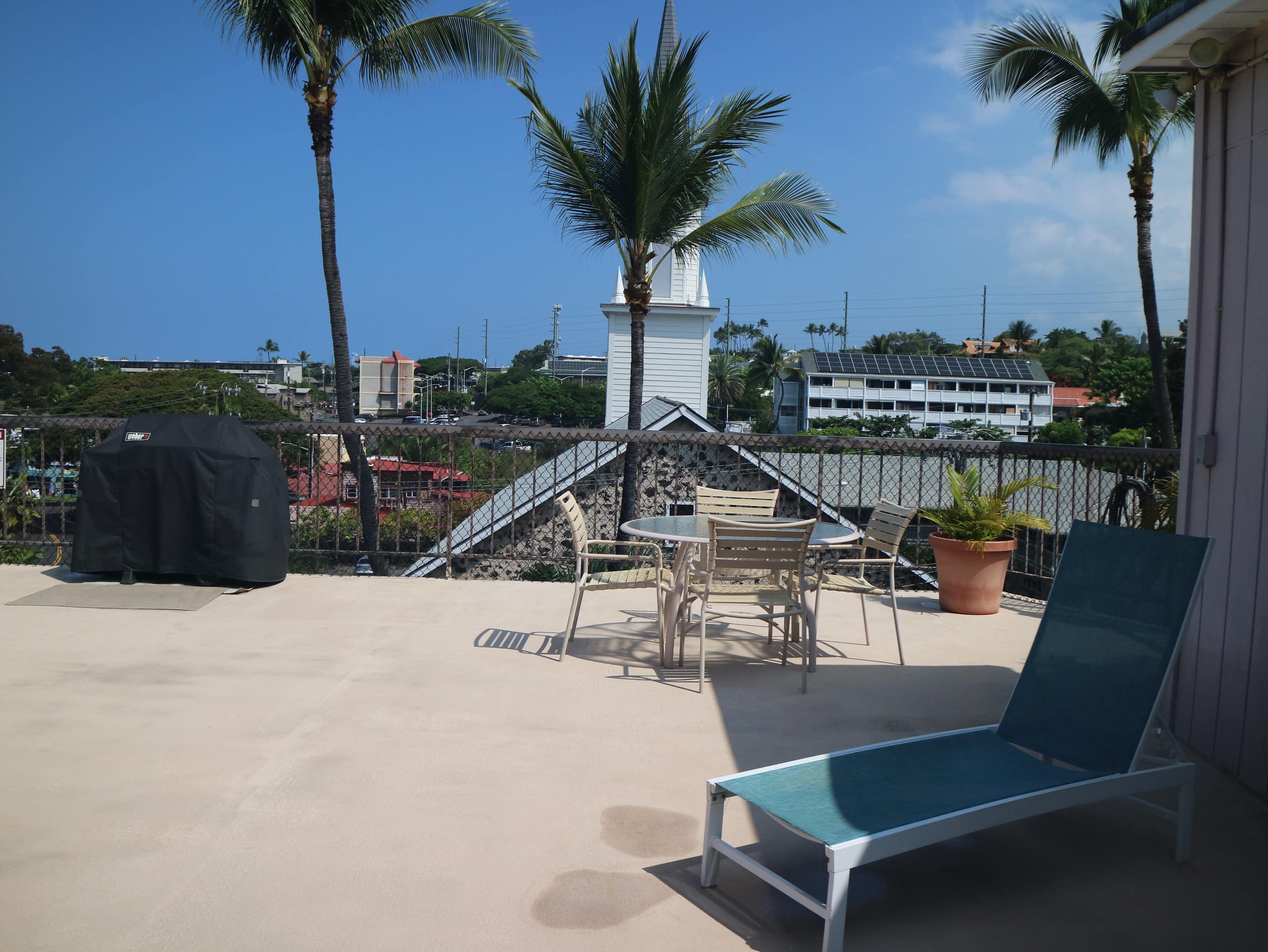 Top floor ocean view condo in the heart of Kona - Image 31