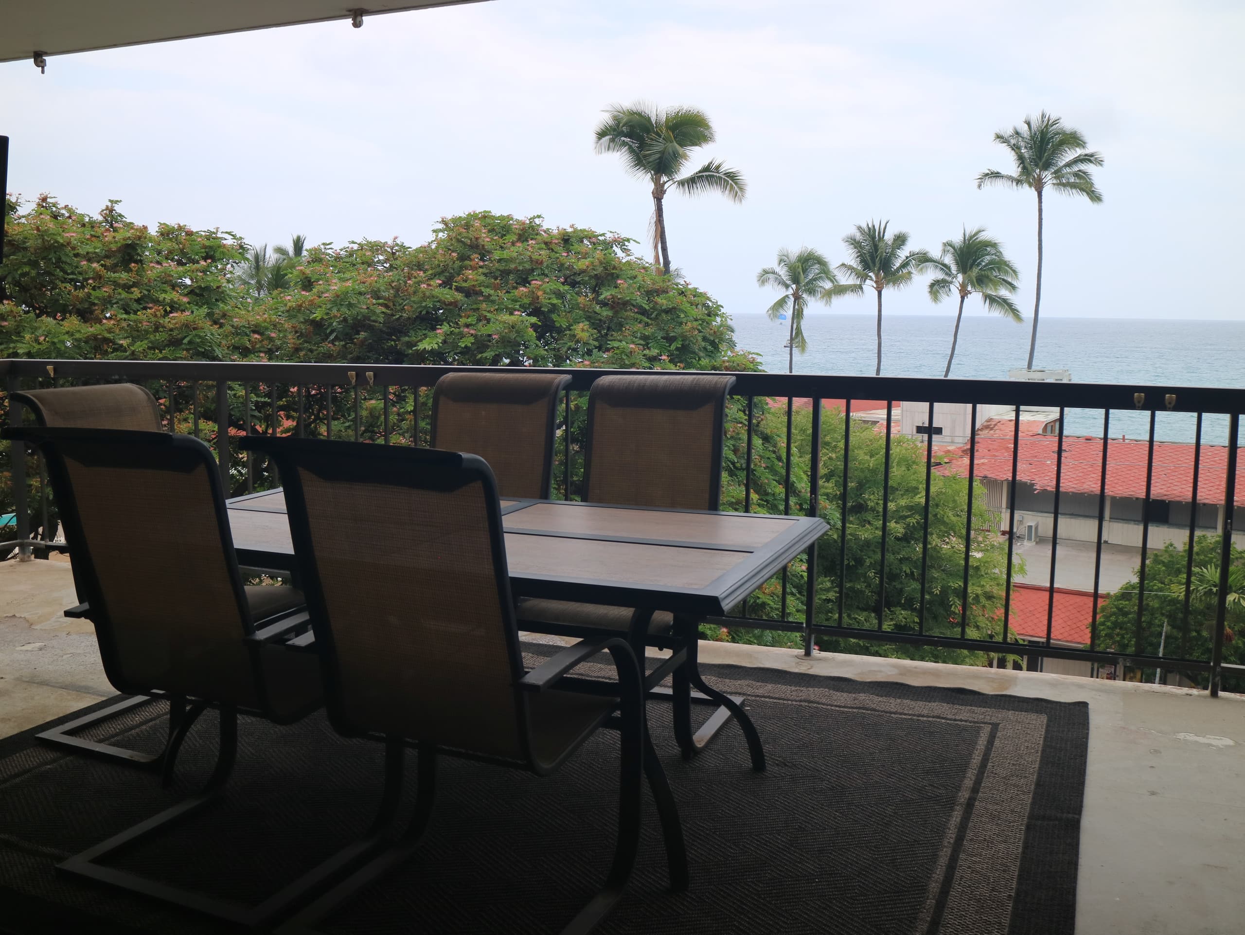 Top floor ocean view condo in the heart of Kona - Image 27