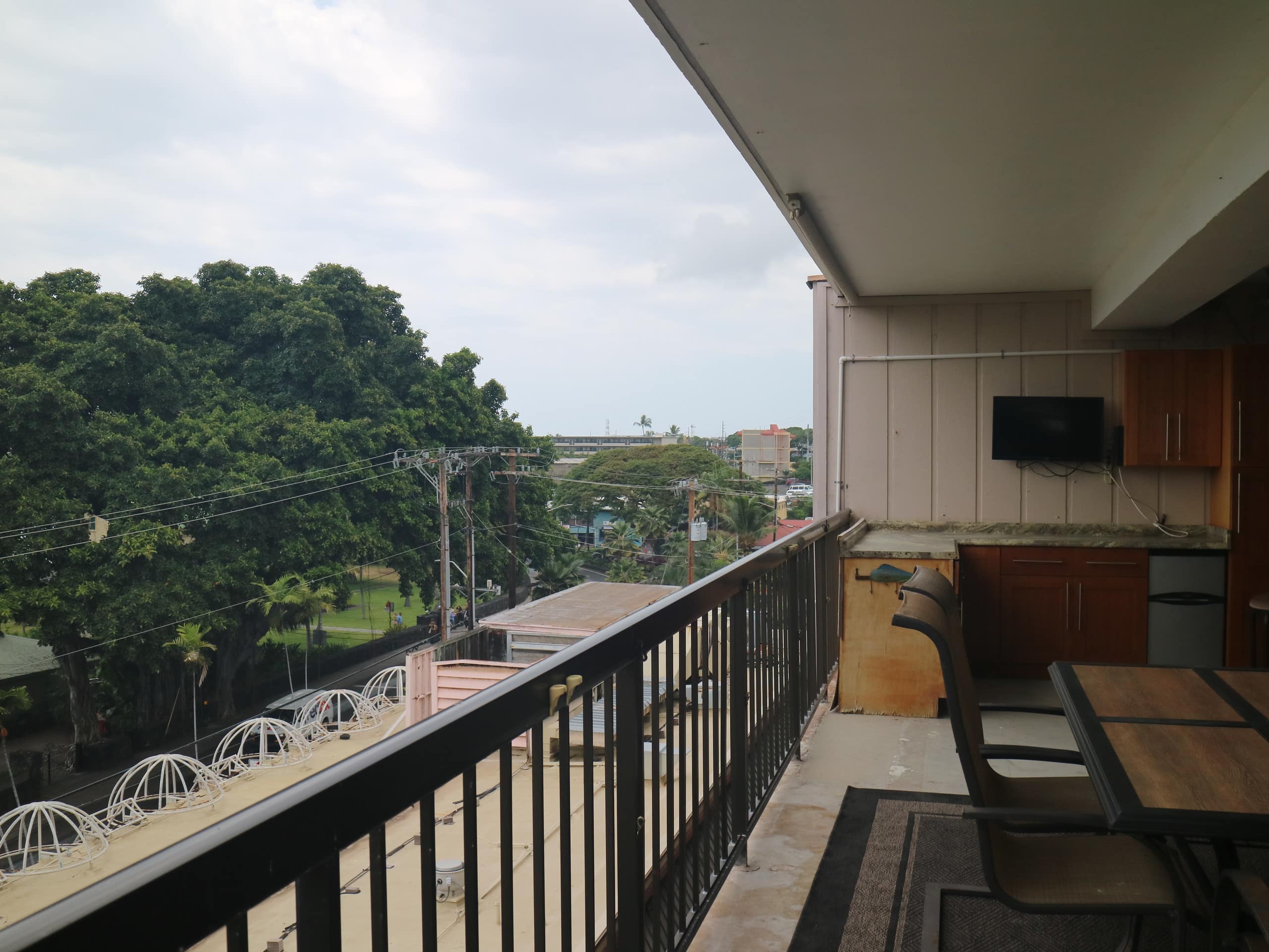 Top floor ocean view condo in the heart of Kona - Image 26