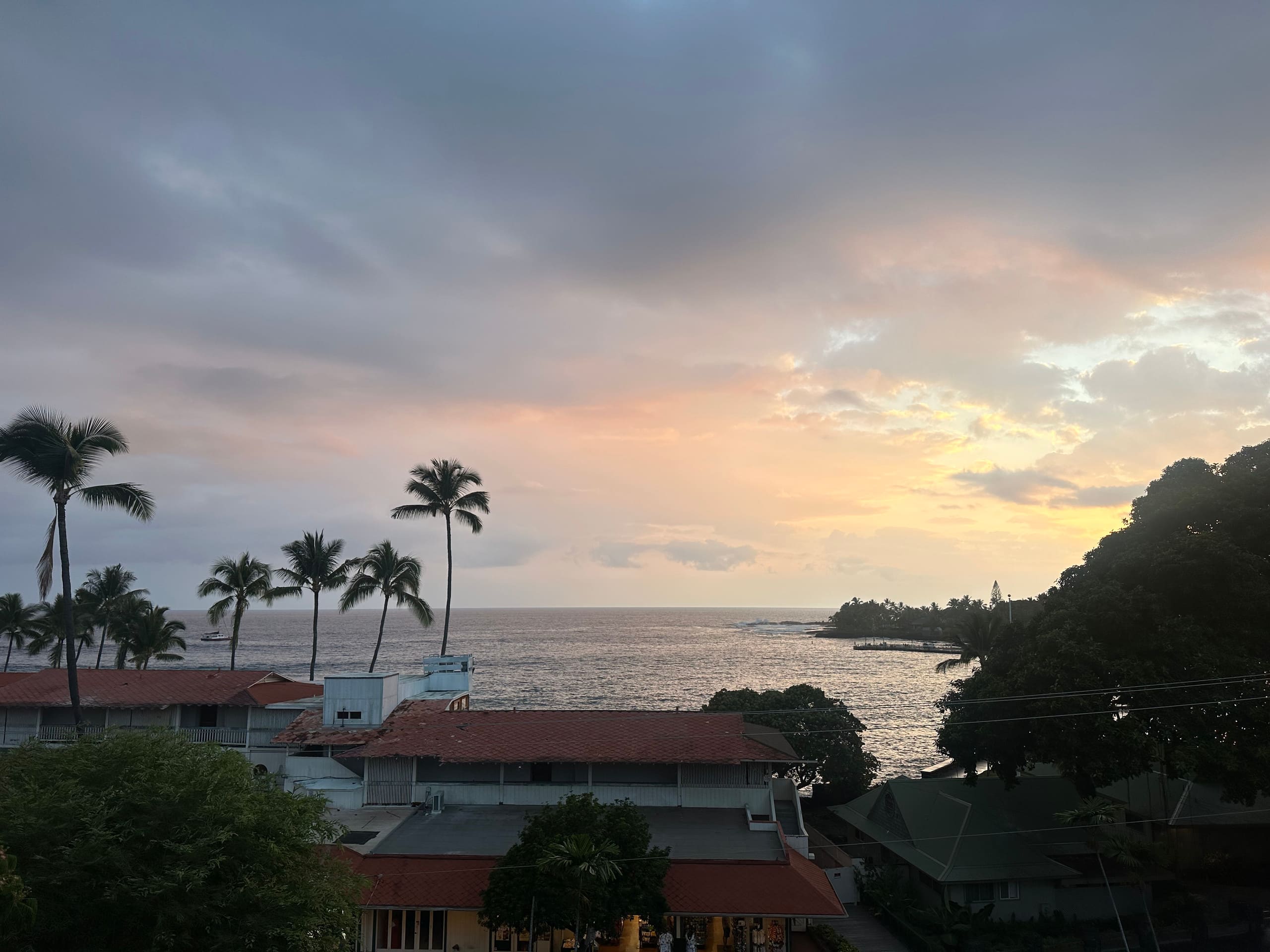 Top floor ocean view condo in the heart of Kona - Image 21