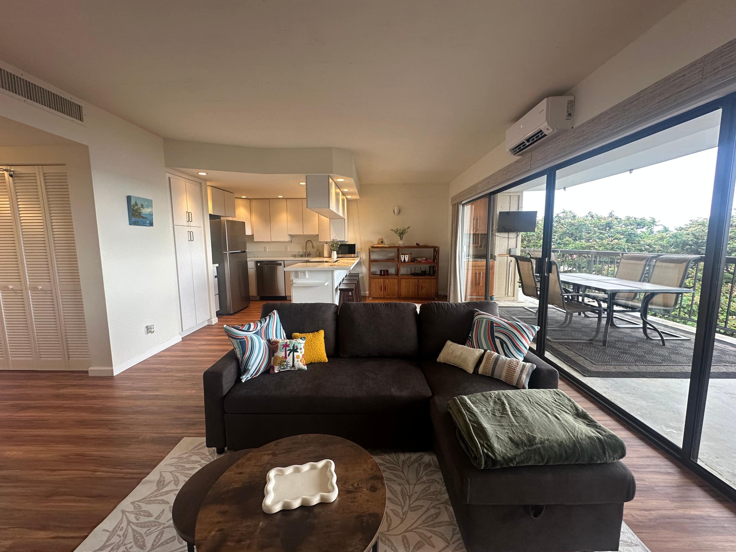 Top floor ocean view condo in the heart of Kona - Image 1