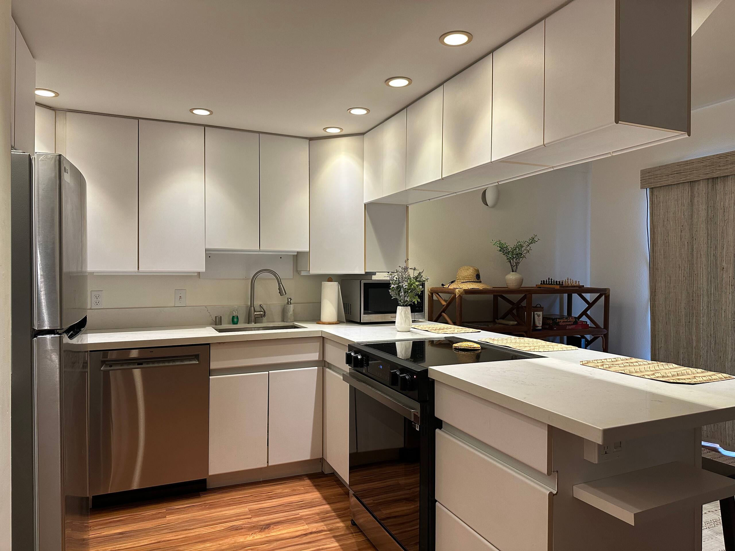 Top floor ocean view condo in the heart of Kona - Image 11
