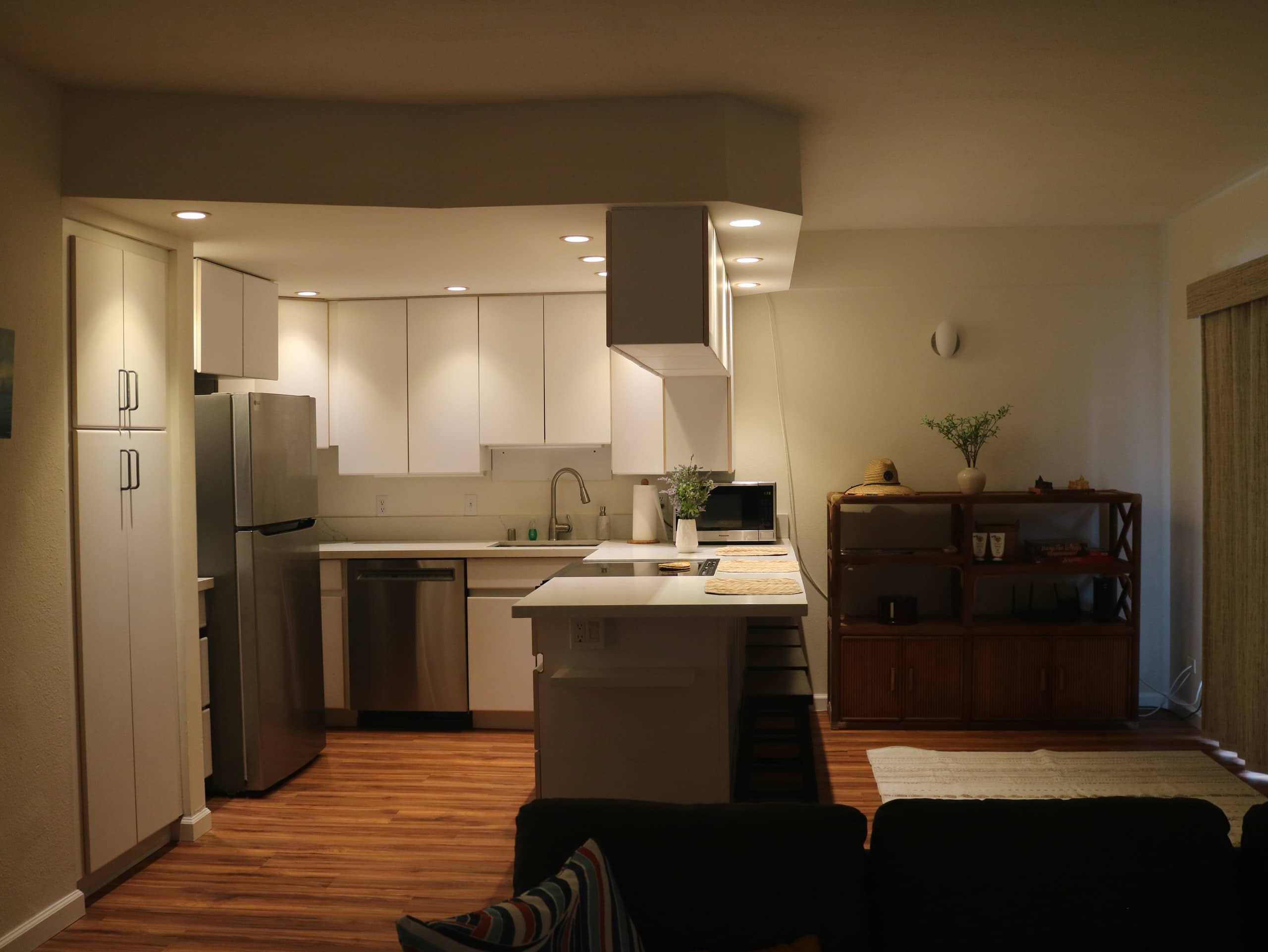 Top floor ocean view condo in the heart of Kona - Image 9