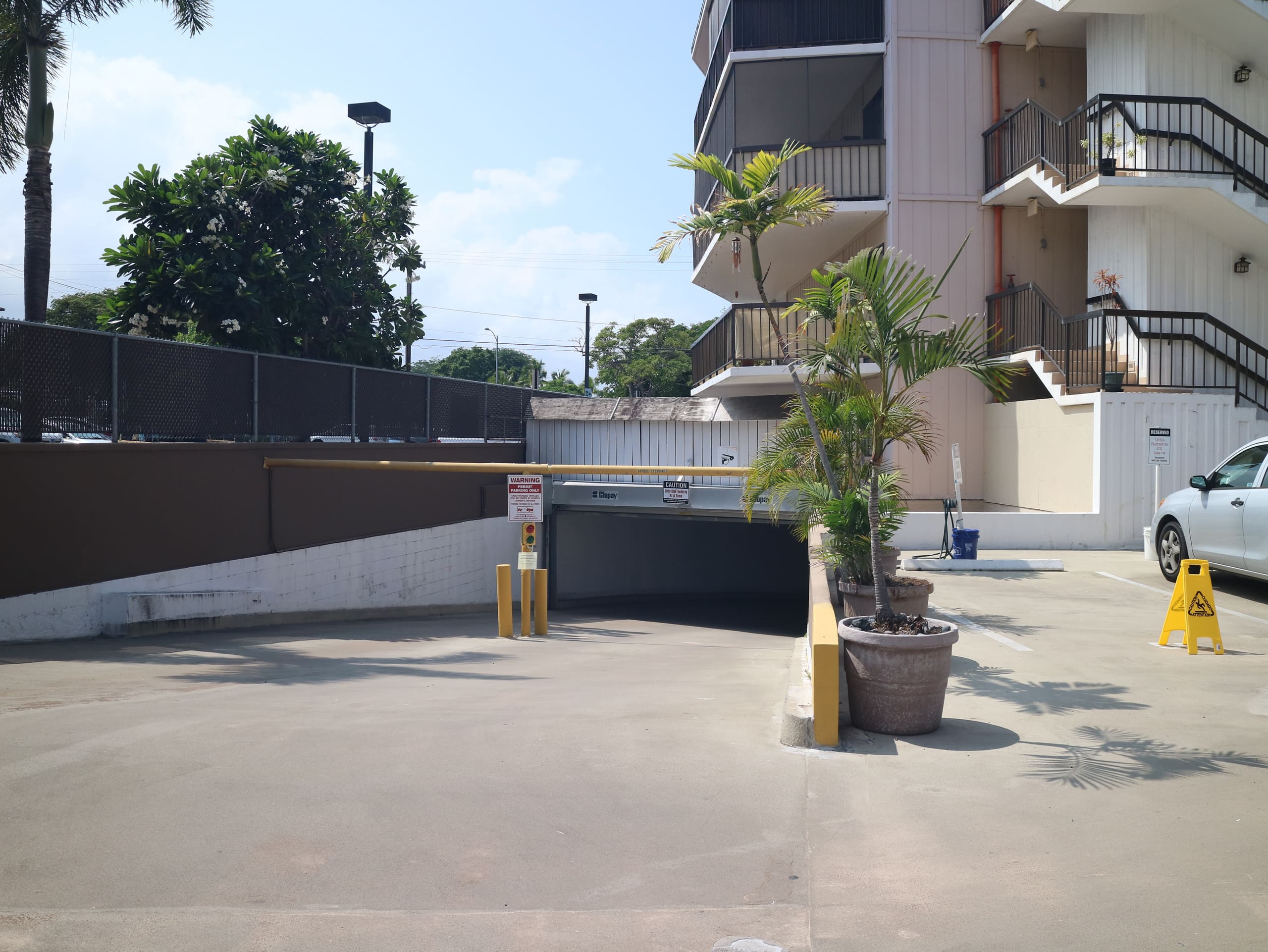 Top floor ocean view condo in the heart of Kona - Image 34
