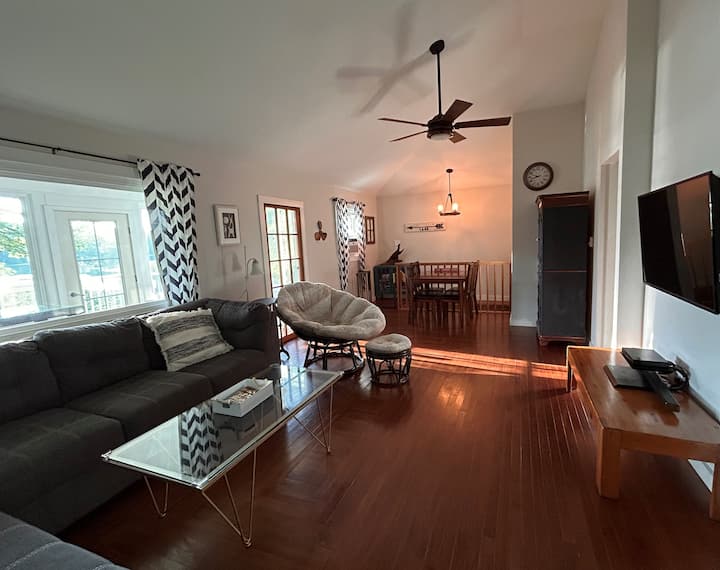 Lakefront Getaway+ Dock + Kayaking - Lake Winola, PA