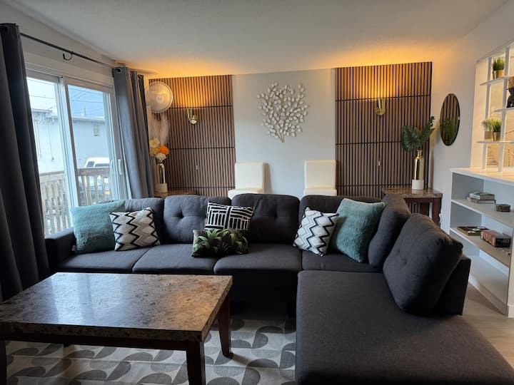 Near Downtown, 2 King Beds, 3 Bdrm & Free Parkings - Calgary