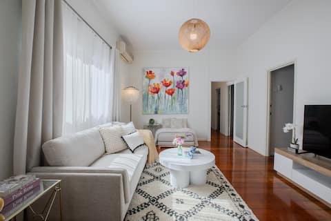Stylish 4Bed · 2.5Bath Queenslander City & Café