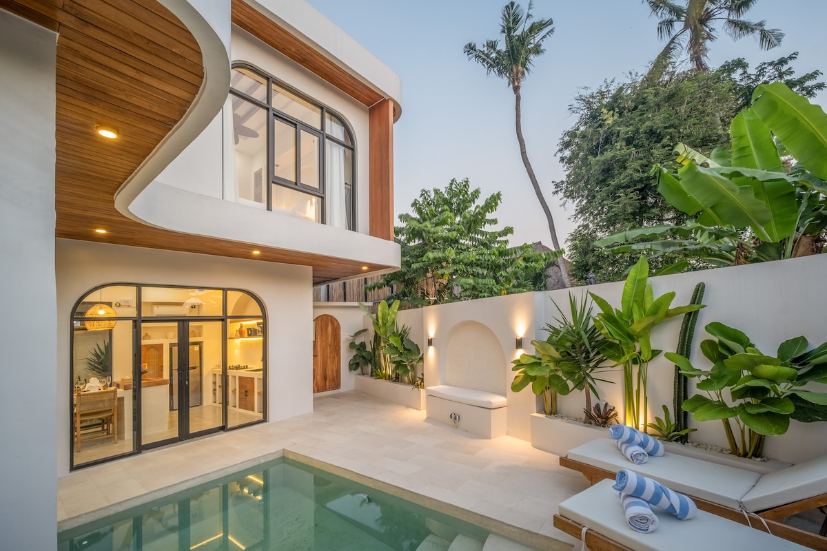 Villa in Pererenan · ★4.67 · 2 bedrooms · 2 beds · 2 private baths, comparable Airbnb