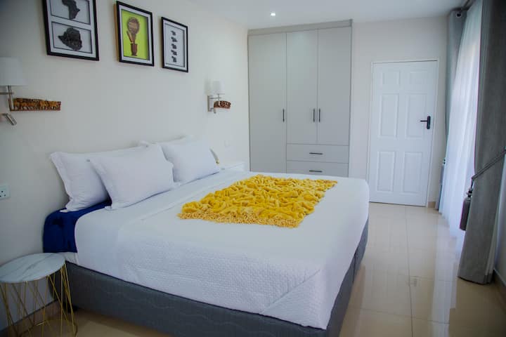 Deslízate bajo las sábanas y deja que el mundo espere hasta mañana.