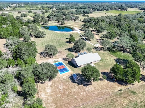 Private Nature Retreat with Fishing & Pickleball