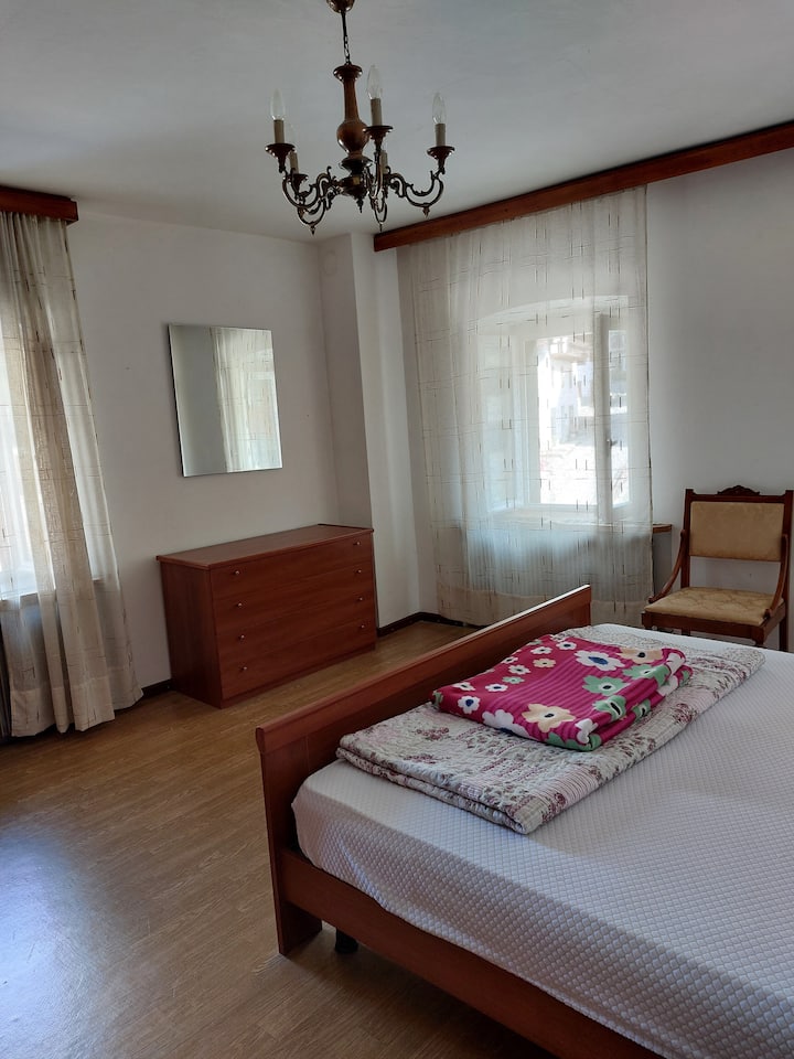 Dhomë gjumi 2