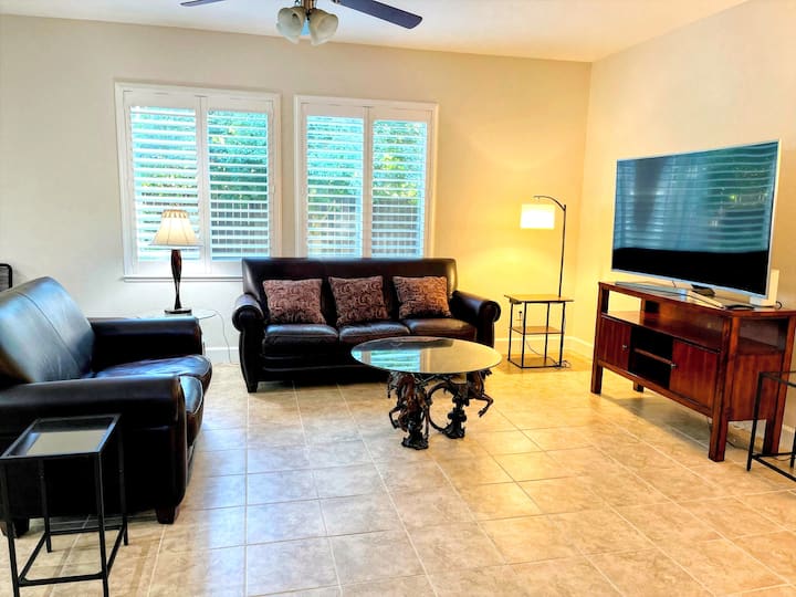 Spacious 4br Home W/two Master Suites • Sleeps 8 - Elk Grove, CA