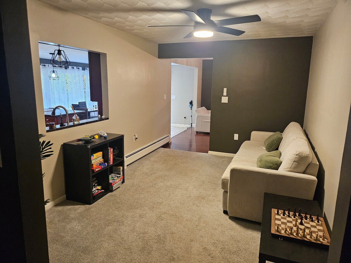 RM #1; kitchen, Wi-Fi, AC & 1 parking+TV