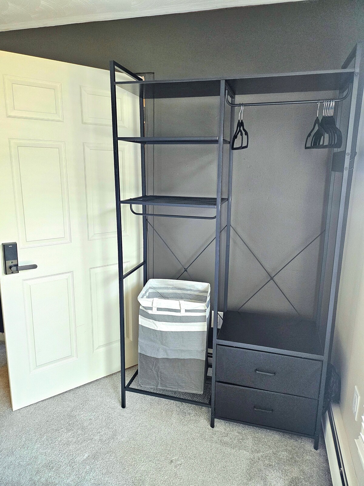 RM #1; kitchen, Wi-Fi, AC & 1 parking+TV