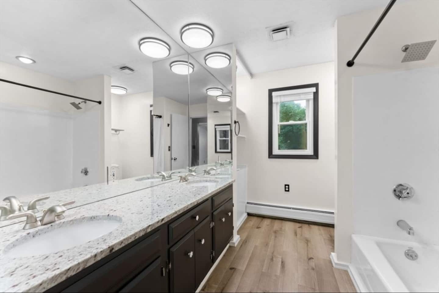 RM #1; kitchen, Wi-Fi, AC & 1 parking+TV