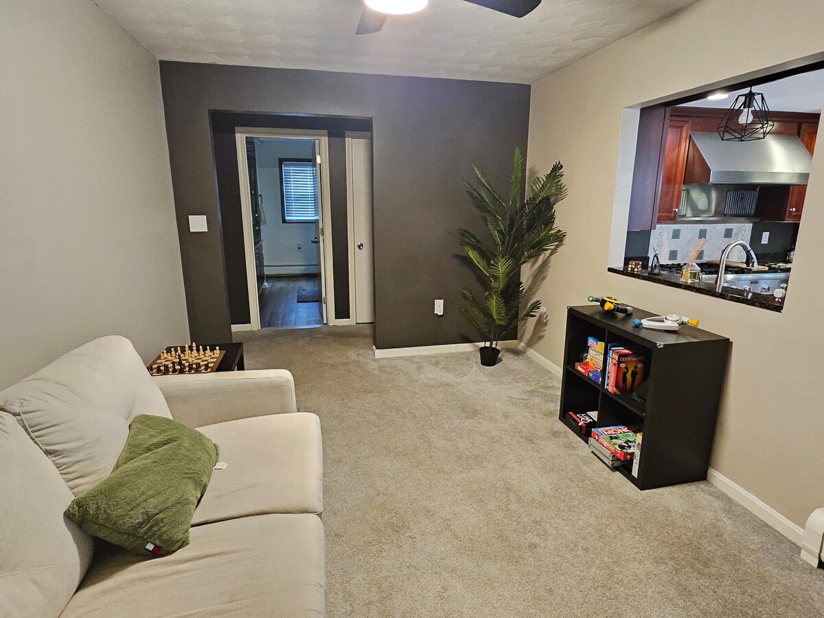 RM #1; kitchen, Wi-Fi, AC & 1 parking+TV